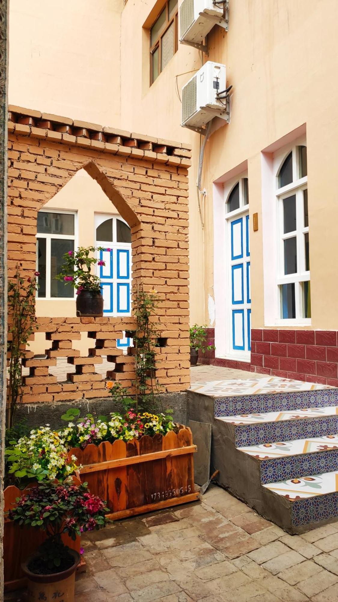 New Dap Hostel Turpan Exteriör bild